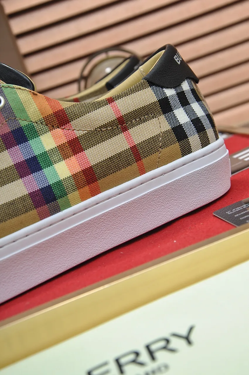 Men's shoes💰480💶[Burberry] (cowhide lining) classic low-top sneakers｜Imported cowhide with classic plaid fabric｜Cow leather lining｜Original outsole｜Fine workmanship and comfortable to wear Size: 38-44 (customized at 45)